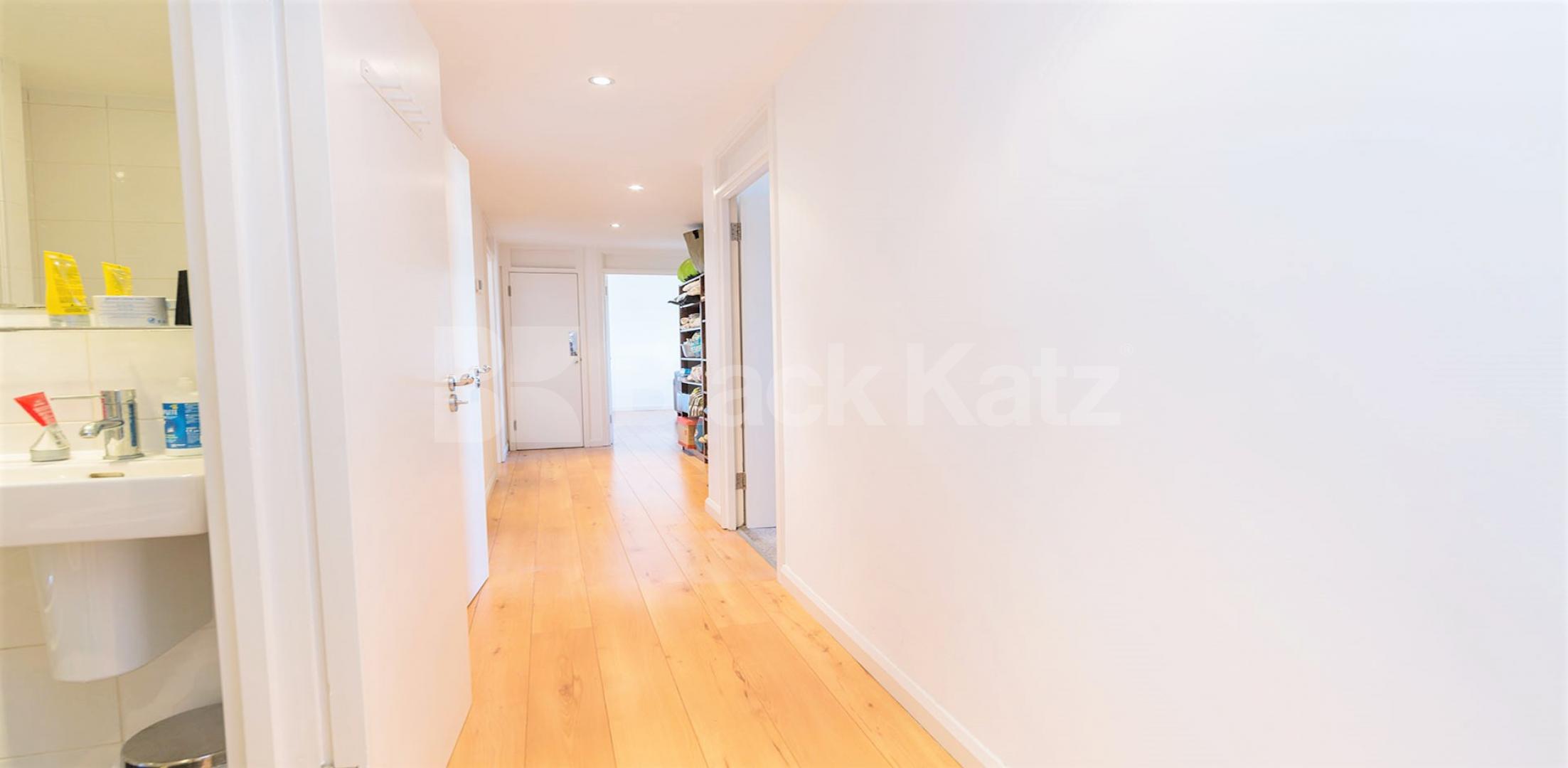 			NO TENANTS ADMINISTRATION FEES , 3 Bedroom, 1 bath, 1 reception Flat			 Shepherds Bush Green, Shepherds Bush